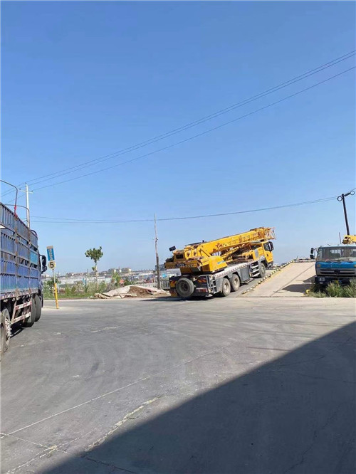 石拐区25吨吊车的租赁价格大概是多少？